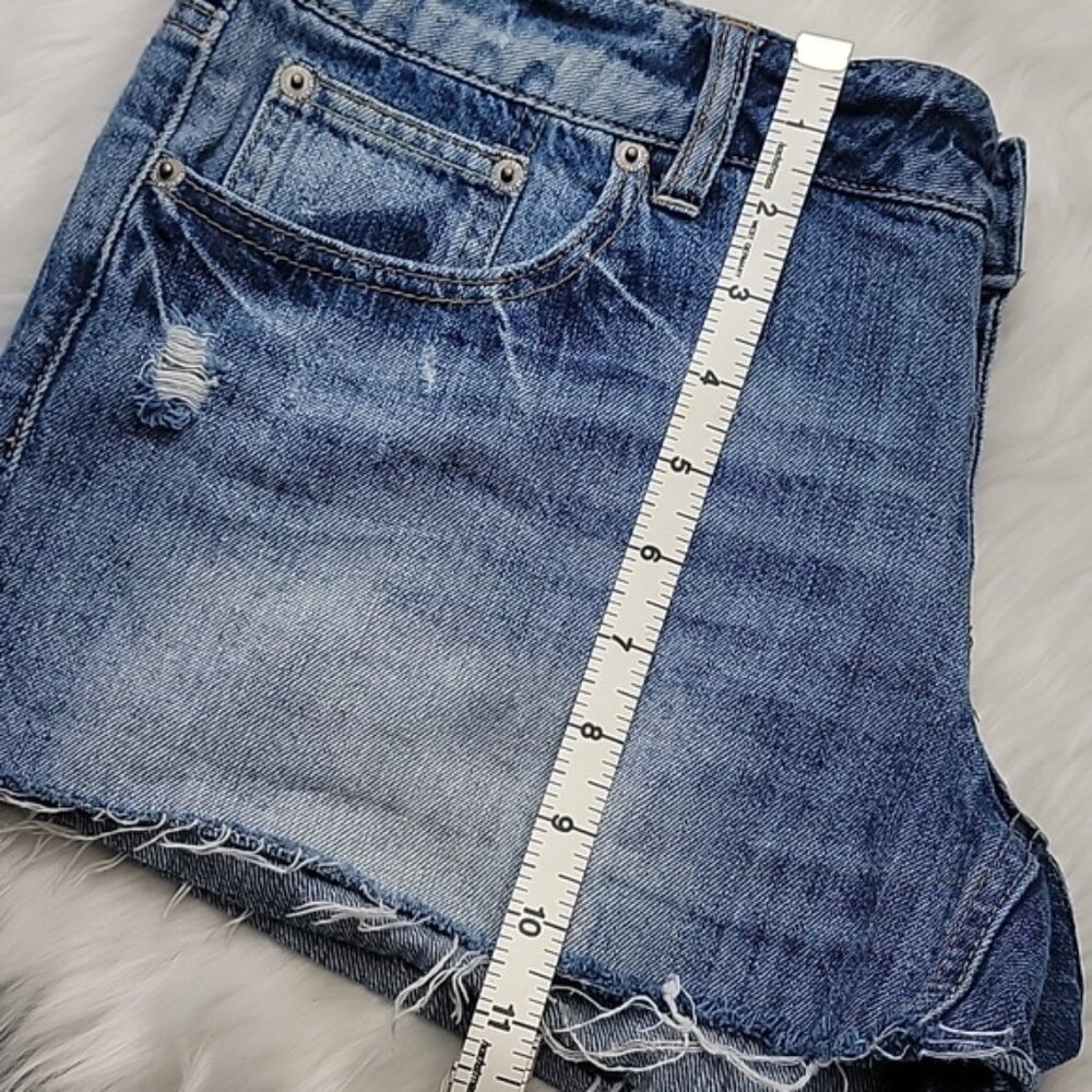 AMERICAN EAGLE Medium Wash Distressed Cut Off Raw Hem Boho Short Jean Shorts 12 - Picture 8 of 8